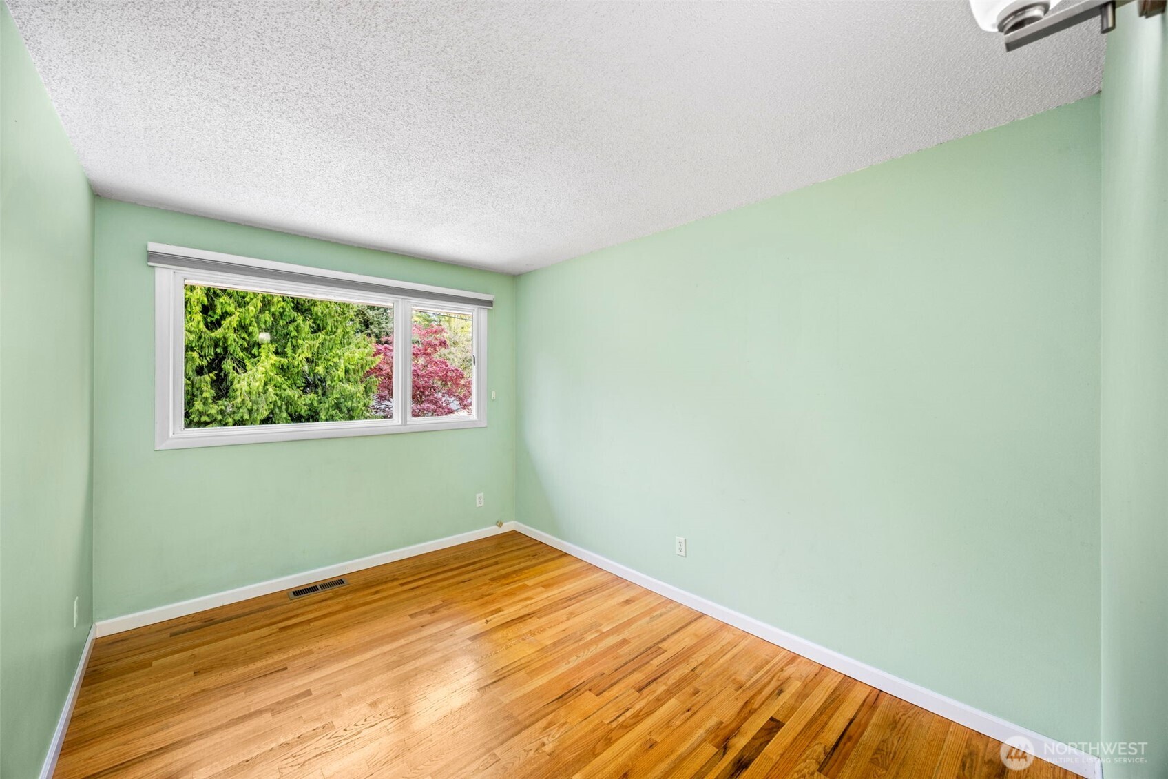 13717 NE 70th Place , Redmond, WA 98052