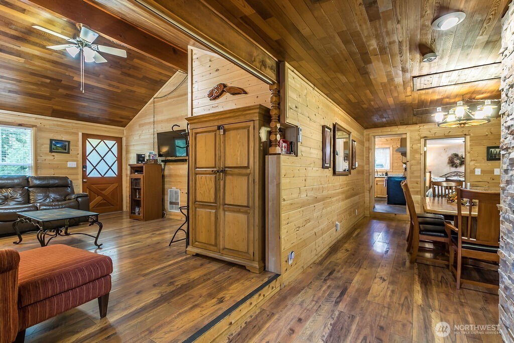 117 Butter Creek Lane , Packwood, WA 98361