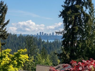 10023 NE 28th Place , Bellevue, WA 98004