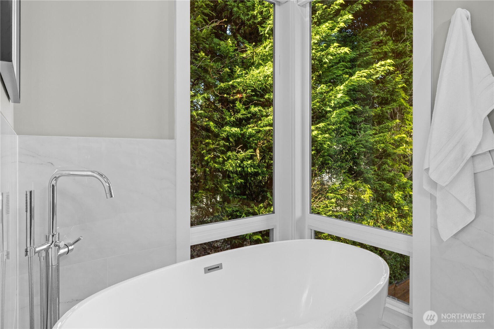 16908 SE 34th Street , Bellevue, WA 98008