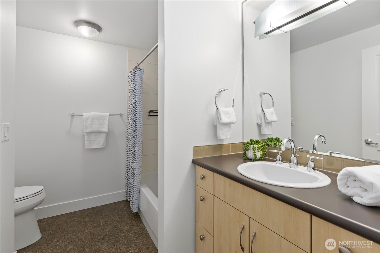 22910 90th Avenue W #D206, Edmonds, WA 98026