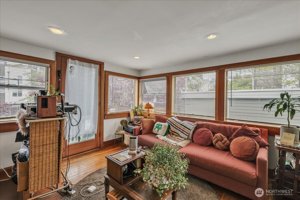 172 16th Avenue , Seattle, WA 98122
