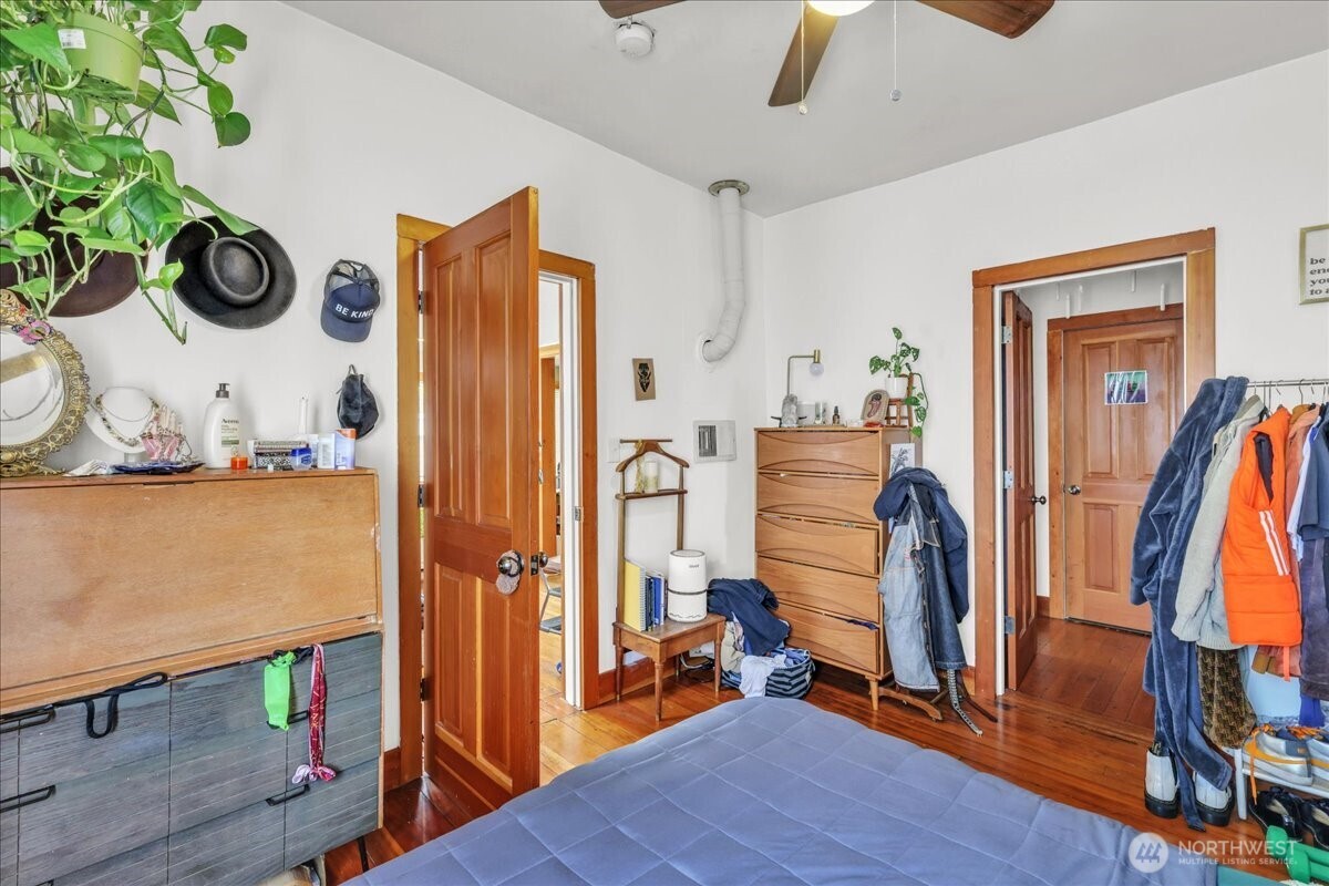 172 16th Avenue , Seattle, WA 98122