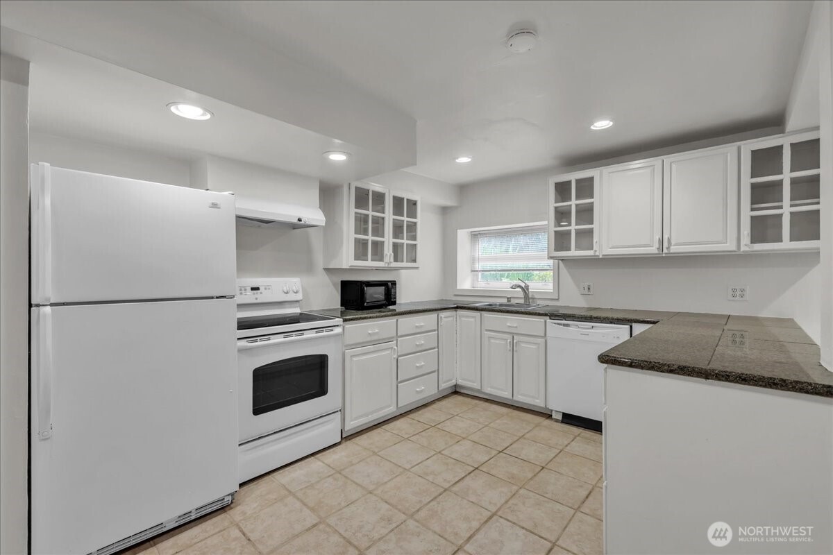 172 16th Avenue , Seattle, WA 98122