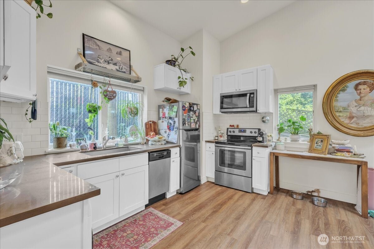 172 16th Avenue , Seattle, WA 98122