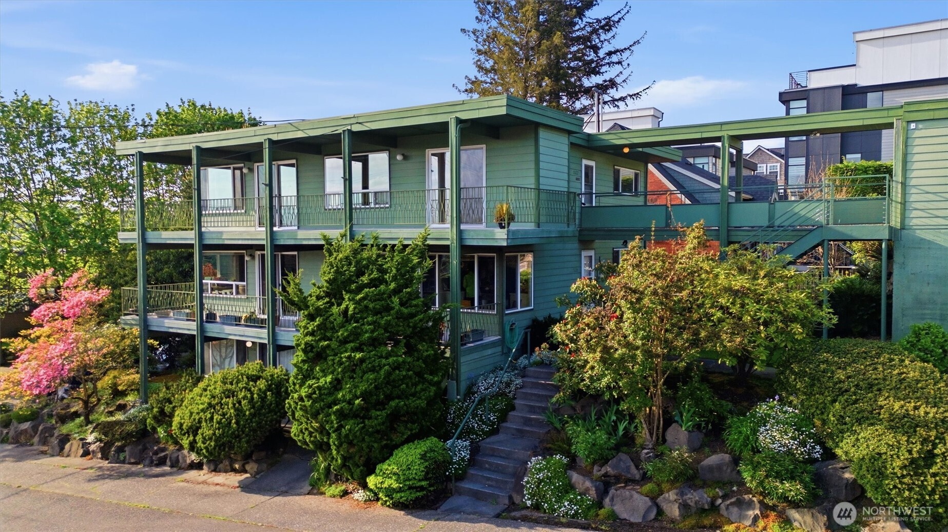1318 W Barrett Street , Seattle, WA 98119