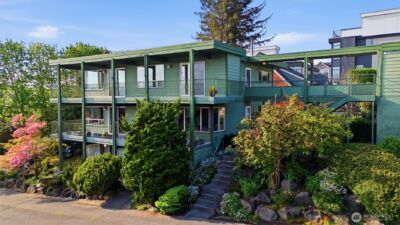 1318 W Barrett Street , Seattle, WA 98119