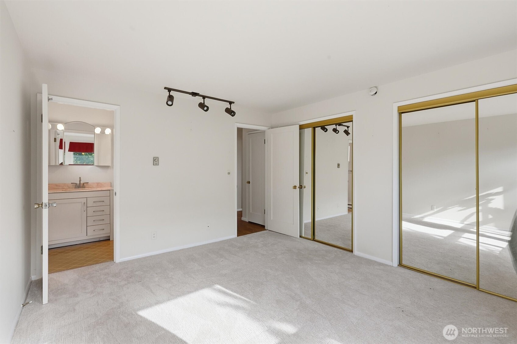 1318 W Barrett Street , Seattle, WA 98119