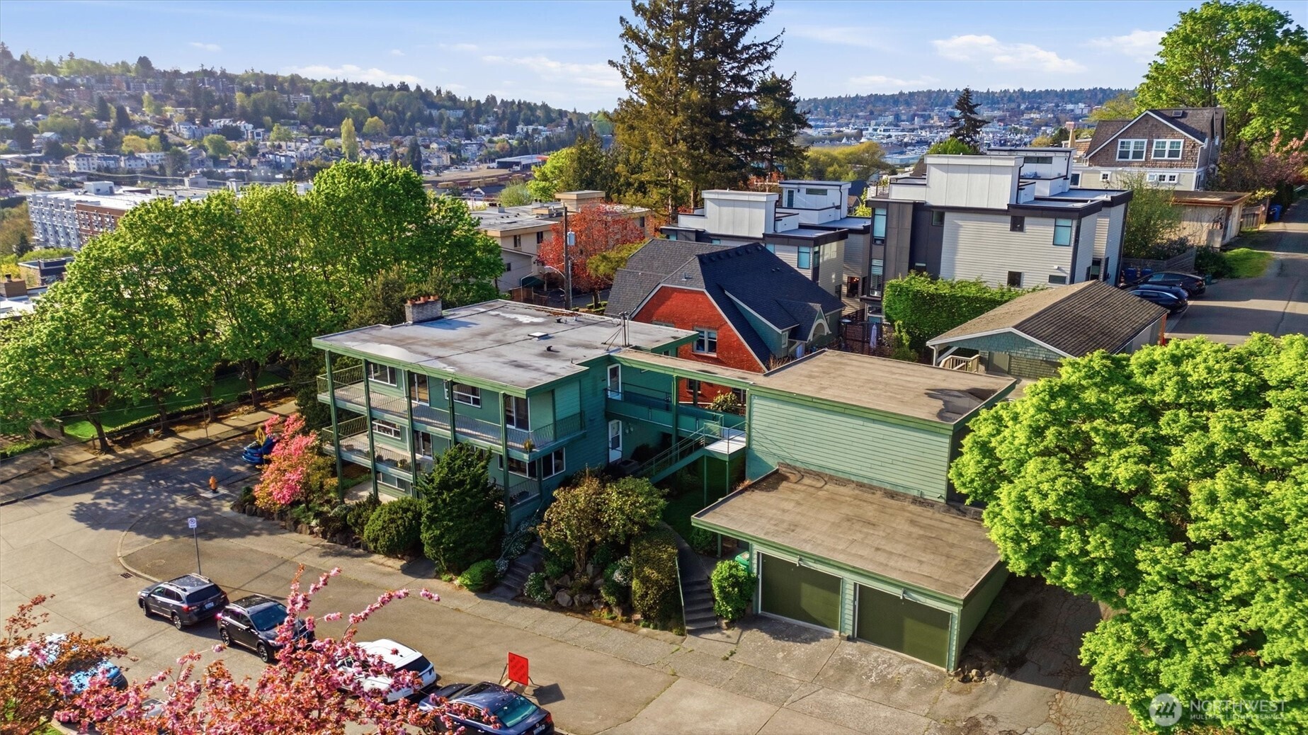 1318 W Barrett Street , Seattle, WA 98119