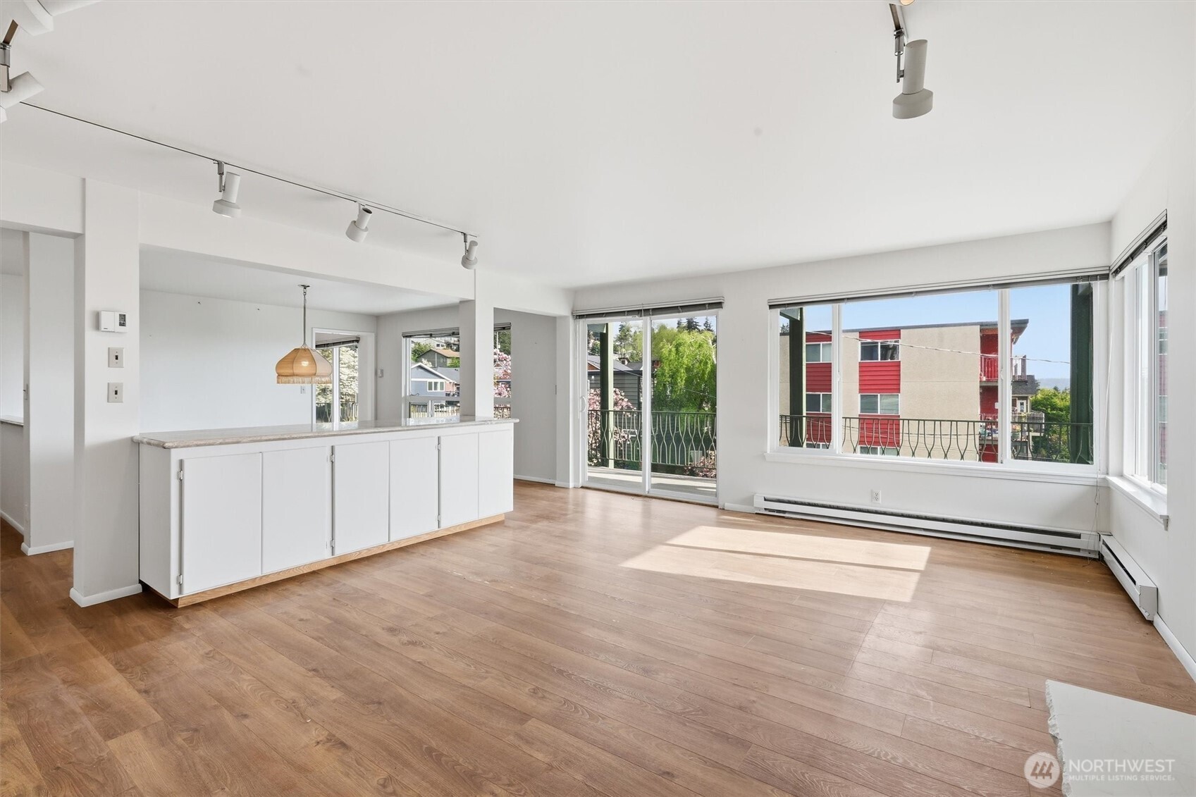 1318 W Barrett Street , Seattle, WA 98119
