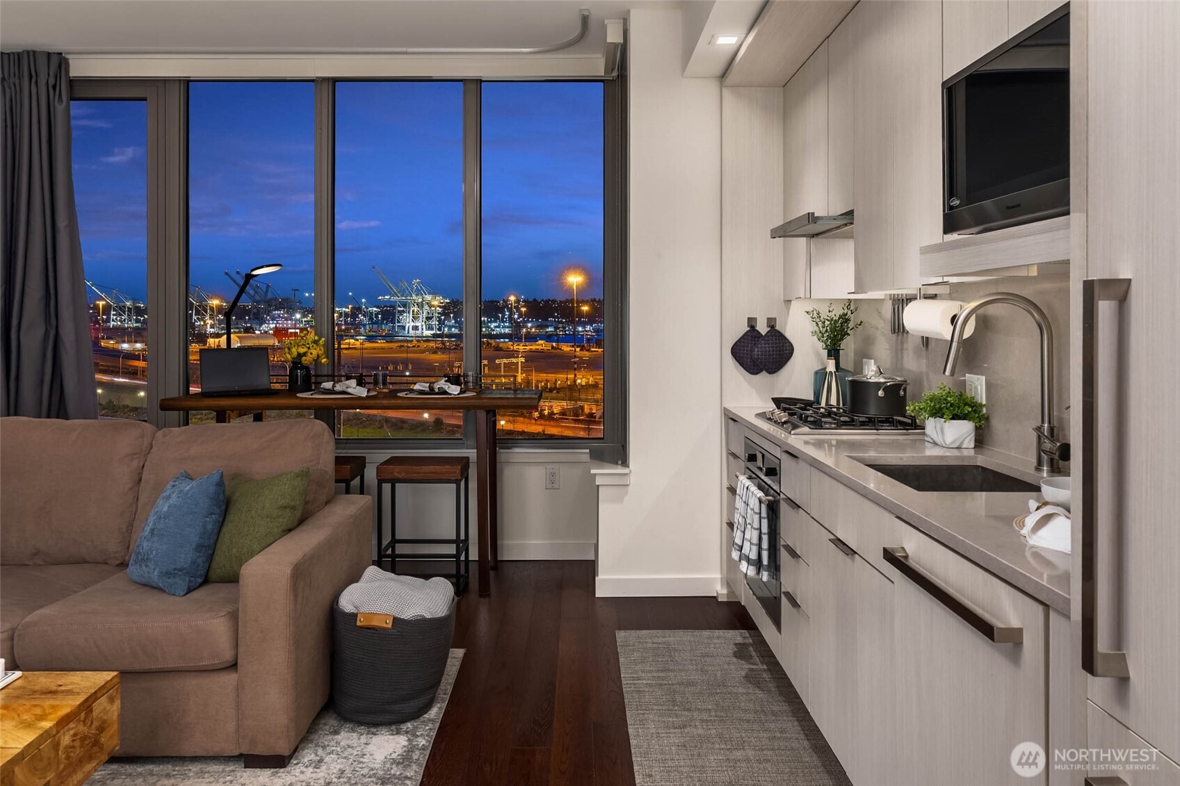 590 1st Avenue S #702, Seattle, WA 98104
