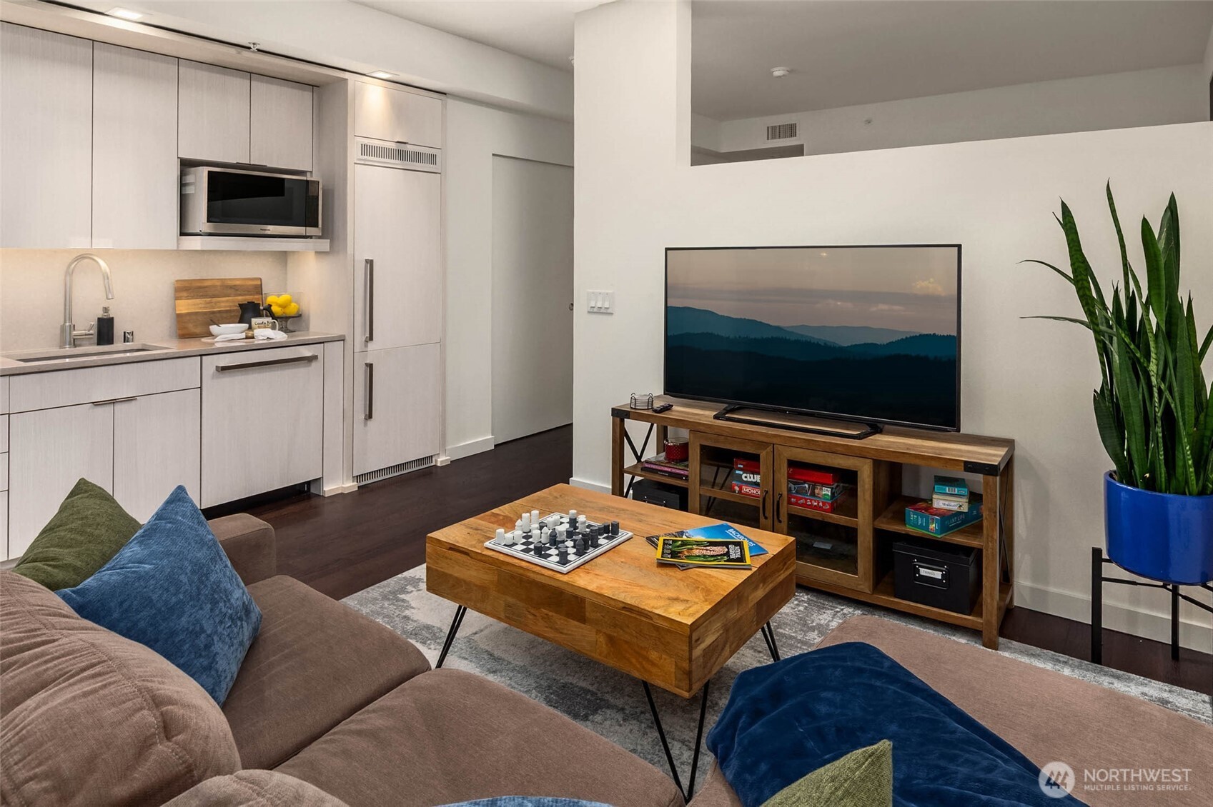 590 1st Avenue S #702, Seattle, WA 98104