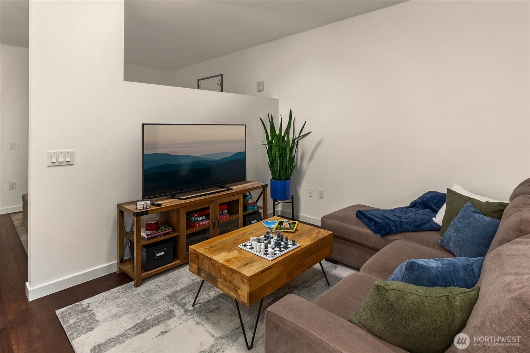 590 1st Avenue S #702, Seattle, WA 98104