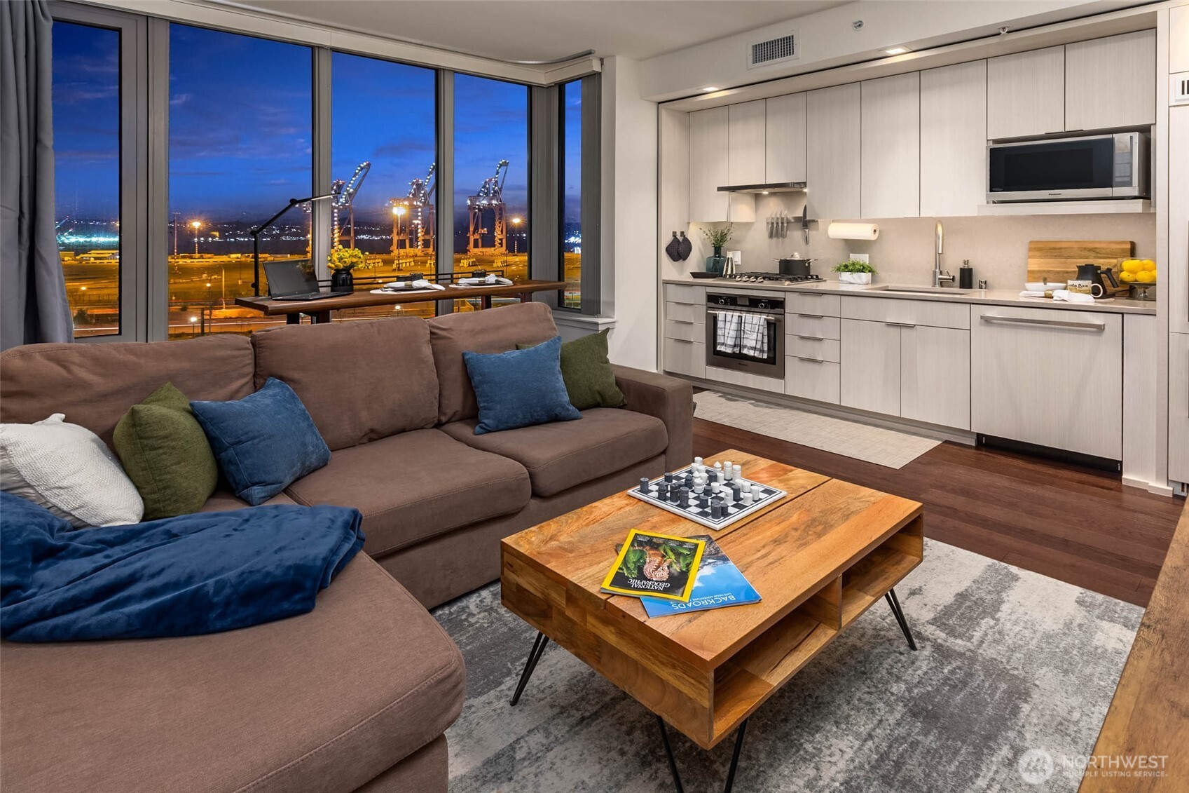 590 1st Avenue S #702, Seattle, WA 98104