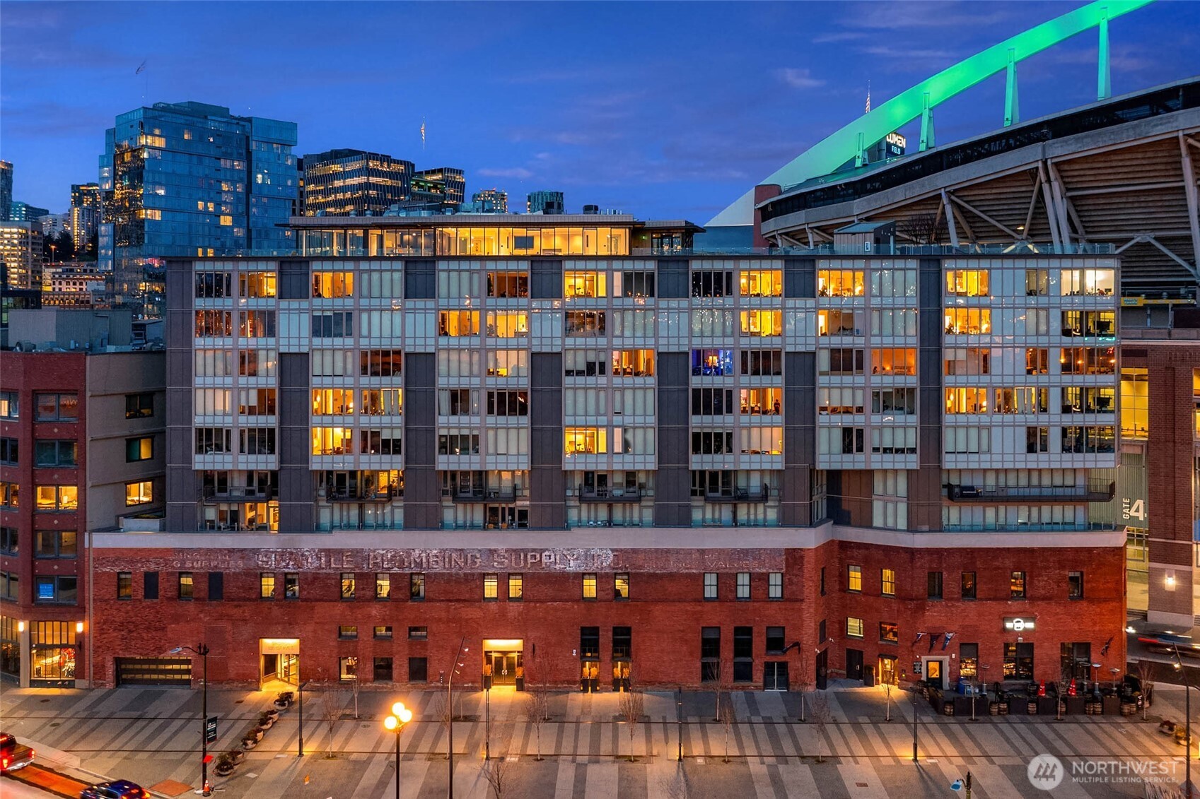 590 1st Avenue S #702, Seattle, WA 98104