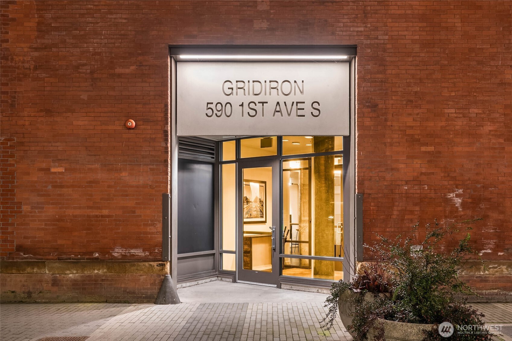590 1st Avenue S #702, Seattle, WA 98104