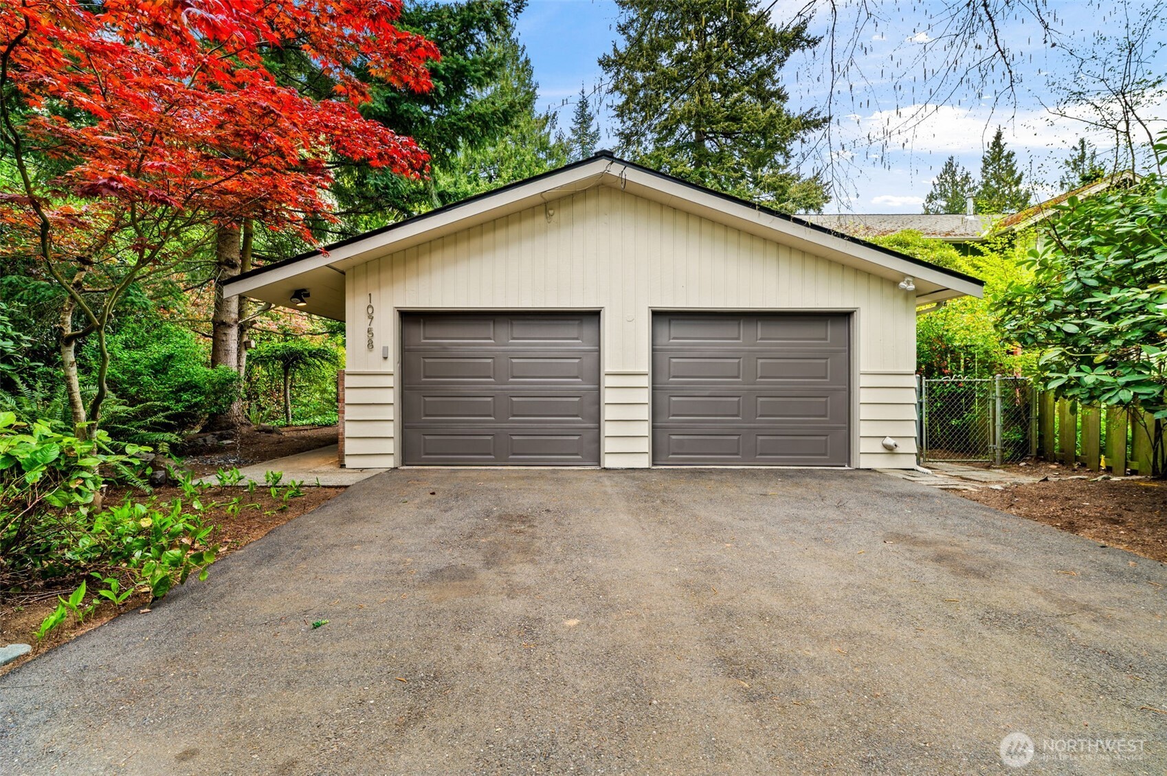 10758 Ashworth Avenue N, Seattle, WA 98133