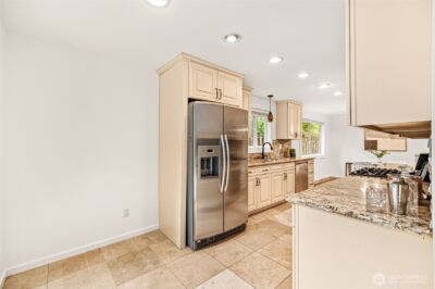 10758 Ashworth Avenue N, Seattle, WA 98133 - Photo 11
