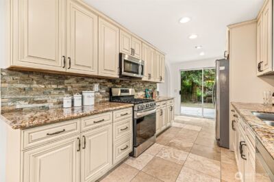 10758 Ashworth Avenue N, Seattle, WA 98133 - Photo 13