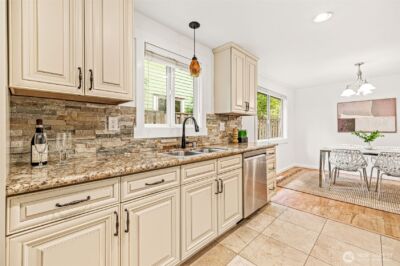10758 Ashworth Avenue N, Seattle, WA 98133 - Photo 14