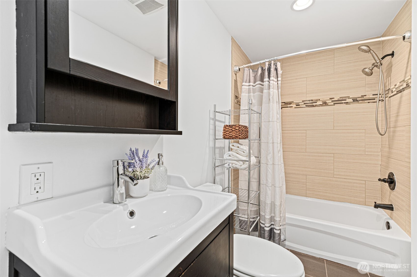 10758 Ashworth Avenue N, Seattle, WA 98133