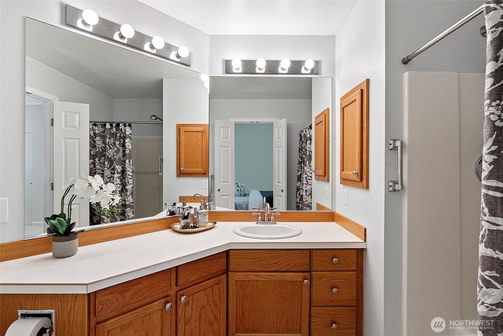 902 NW Leisure Lane , Bremerton, WA 98311