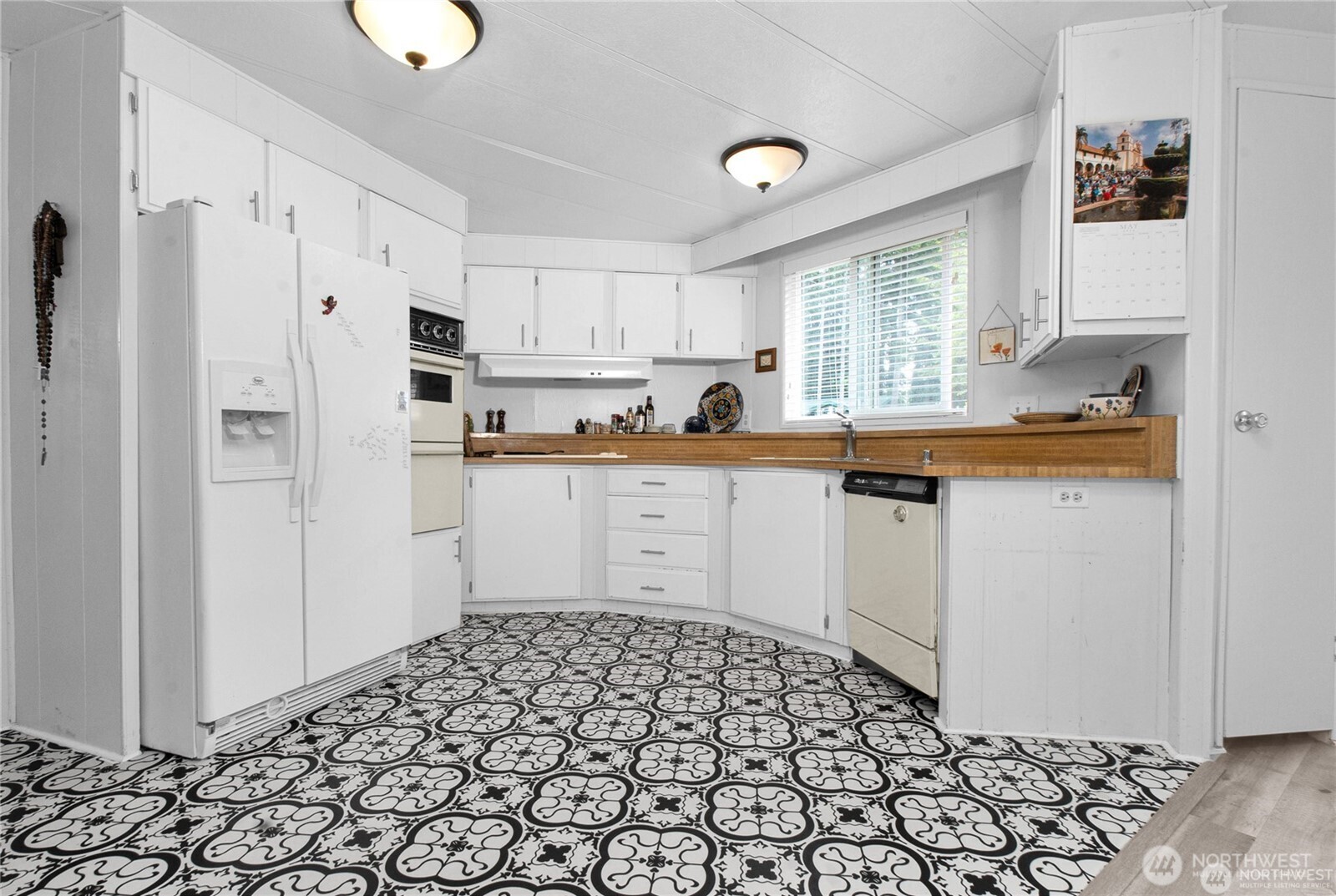 10029 Whitecap Drive NE, Olympia, WA 98502