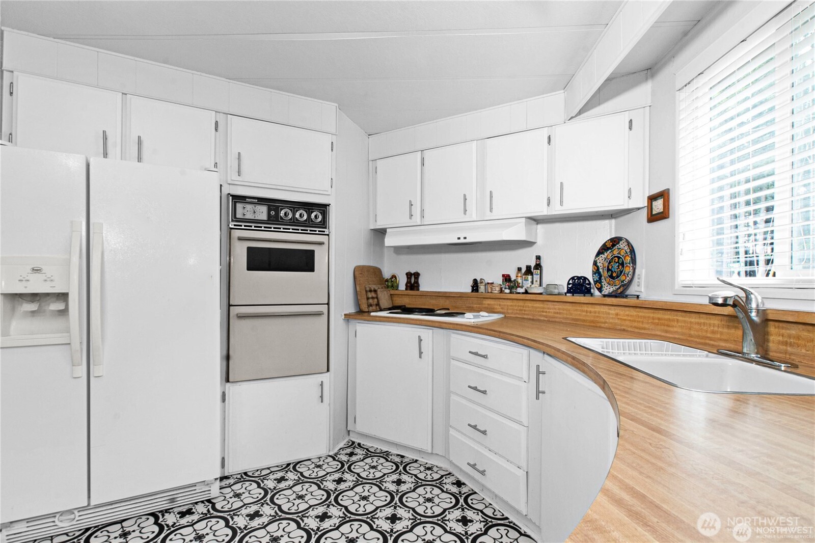 10029 Whitecap Drive NE, Olympia, WA 98502