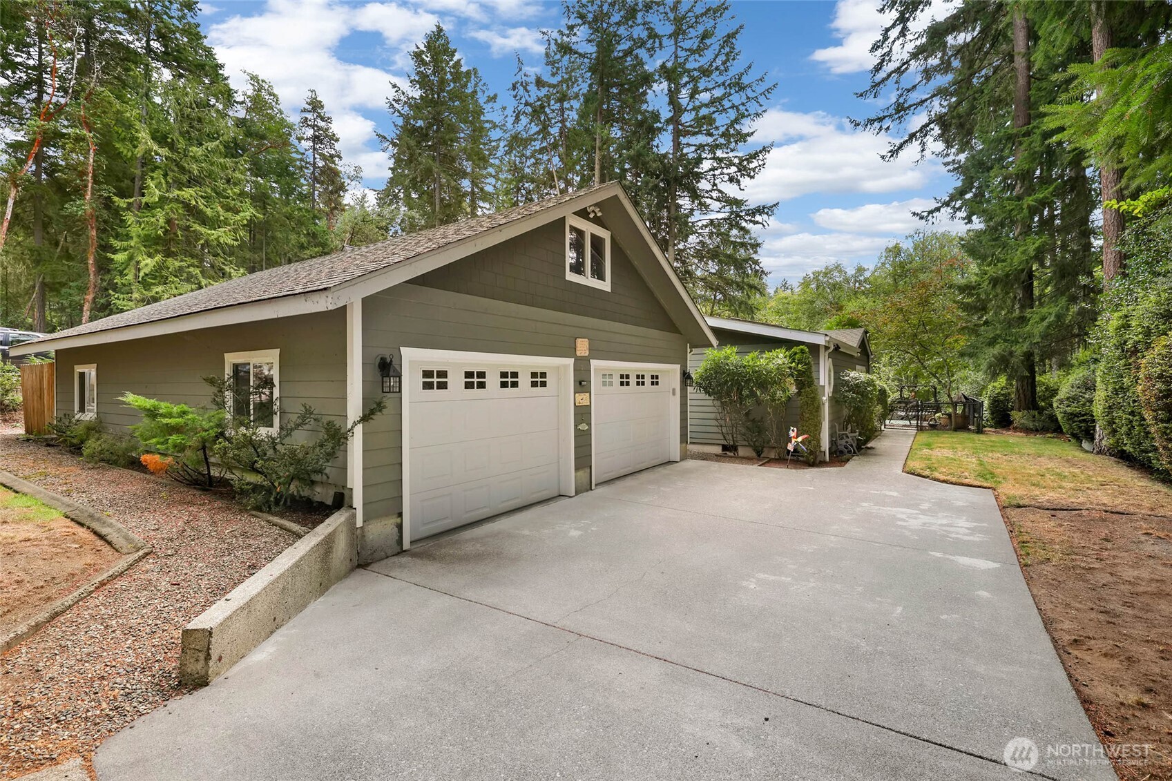 11116 Matthews Way , Anderson Island, WA 98303
