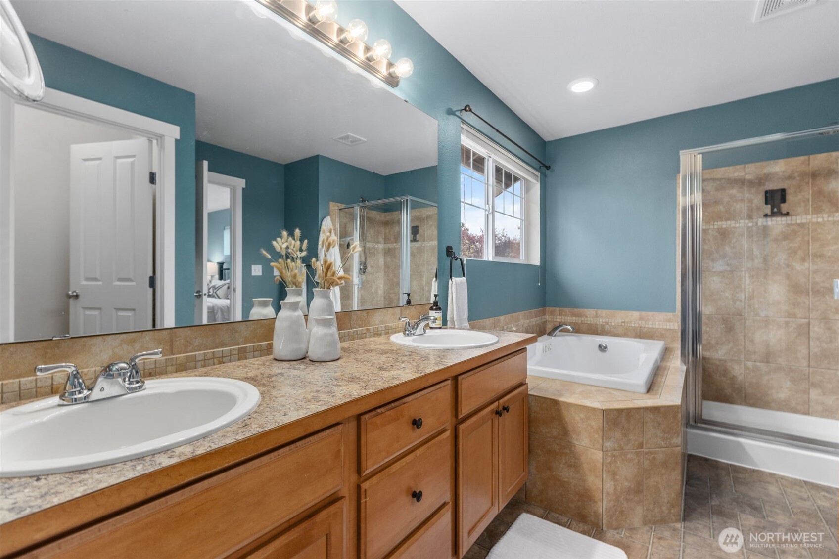 20025 SE 260th Place , Covington, WA 98042