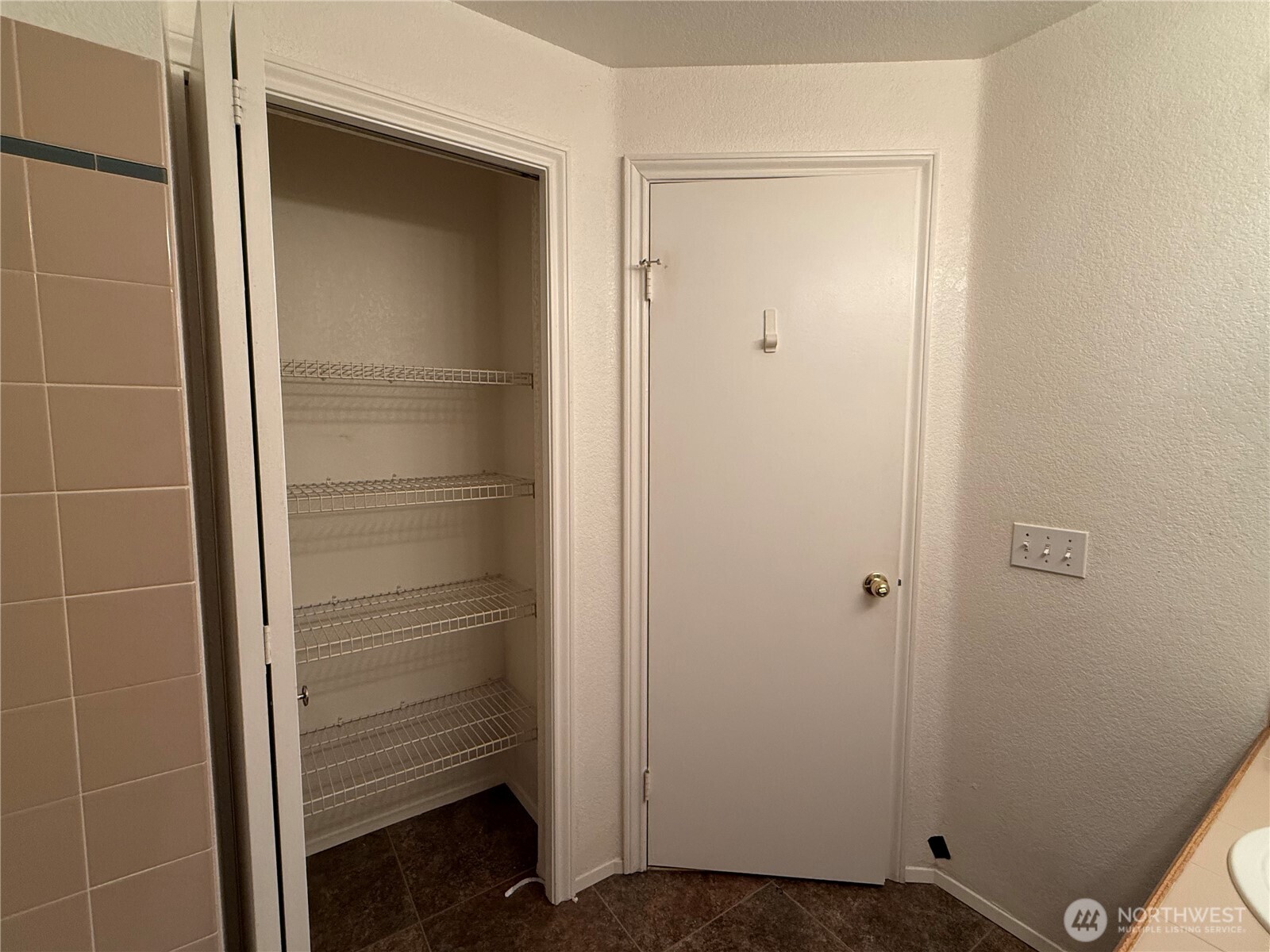 23960 58th Court #D-1, Kent, WA 99032