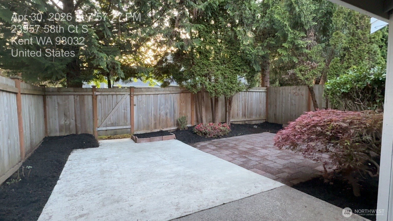23960 58th Court #D-1, Kent, WA 99032