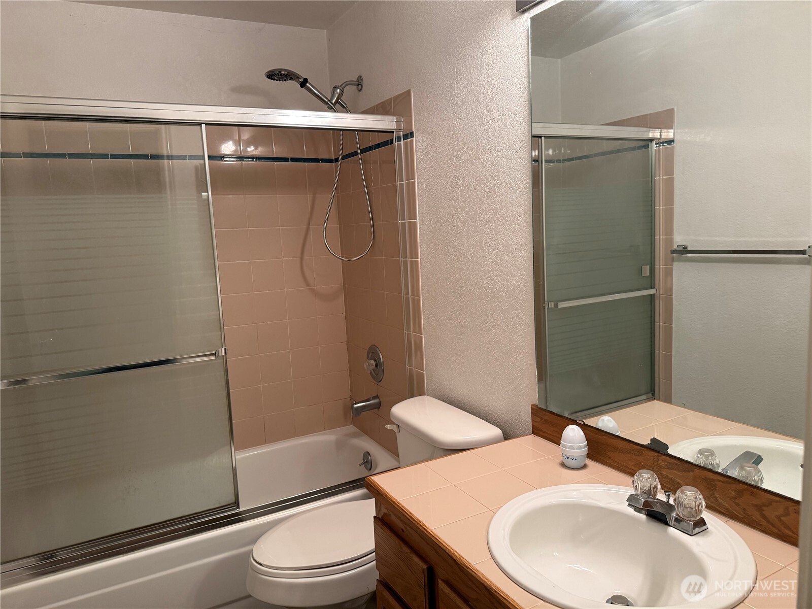23960 58th Court #D-1, Kent, WA 99032