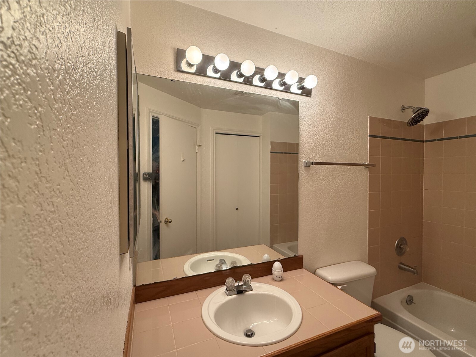 23960 58th Court #D-1, Kent, WA 99032