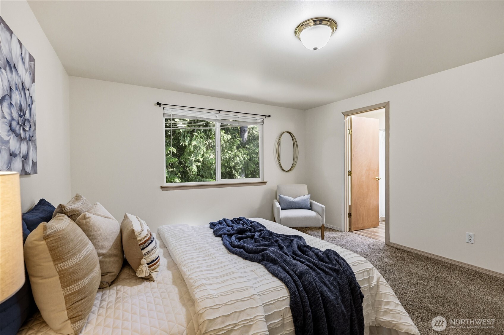 368 NW Grandstand Street , Bremerton, WA 98311
