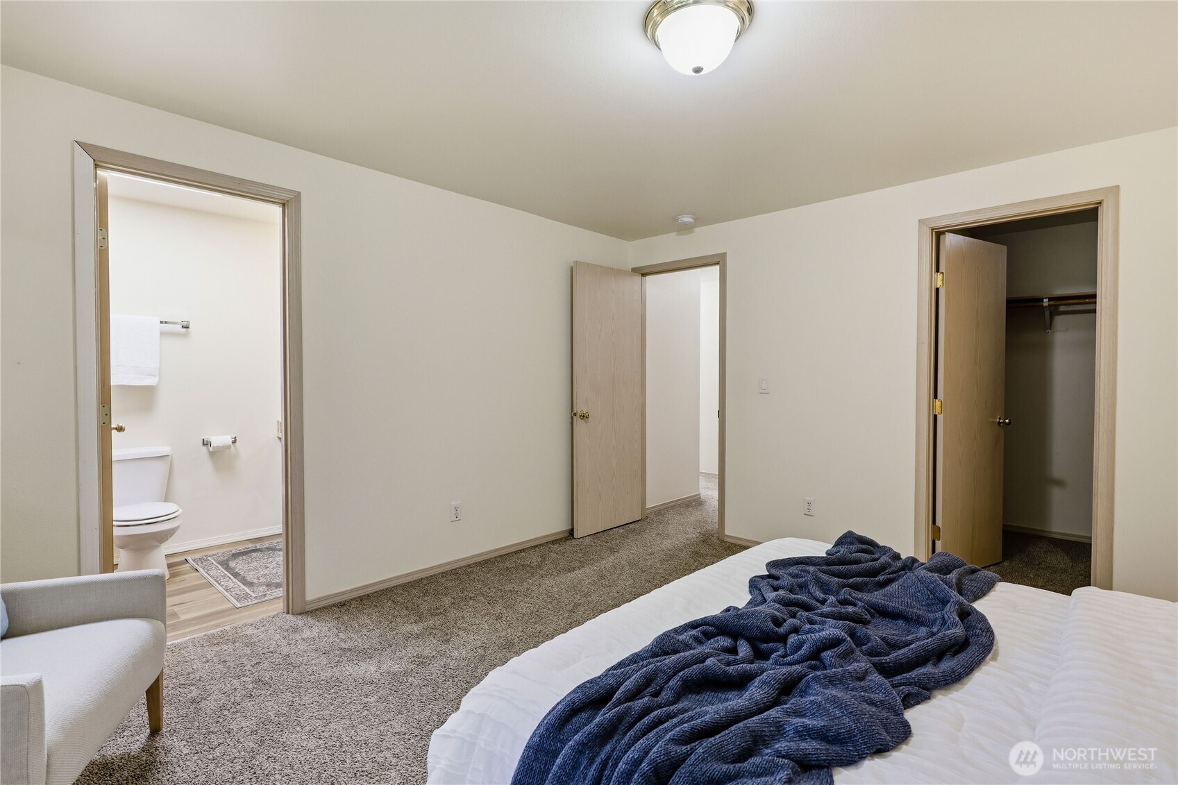 368 NW Grandstand Street , Bremerton, WA 98311