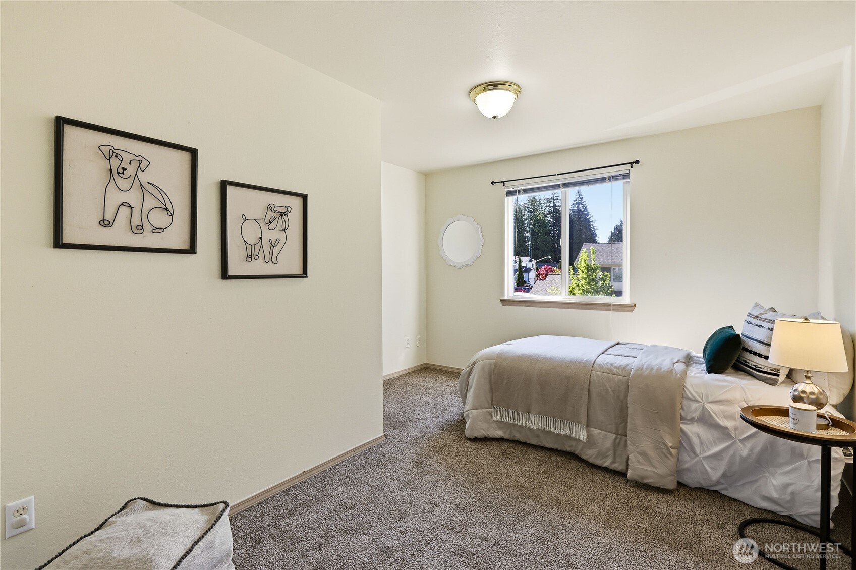 368 NW Grandstand Street , Bremerton, WA 98311