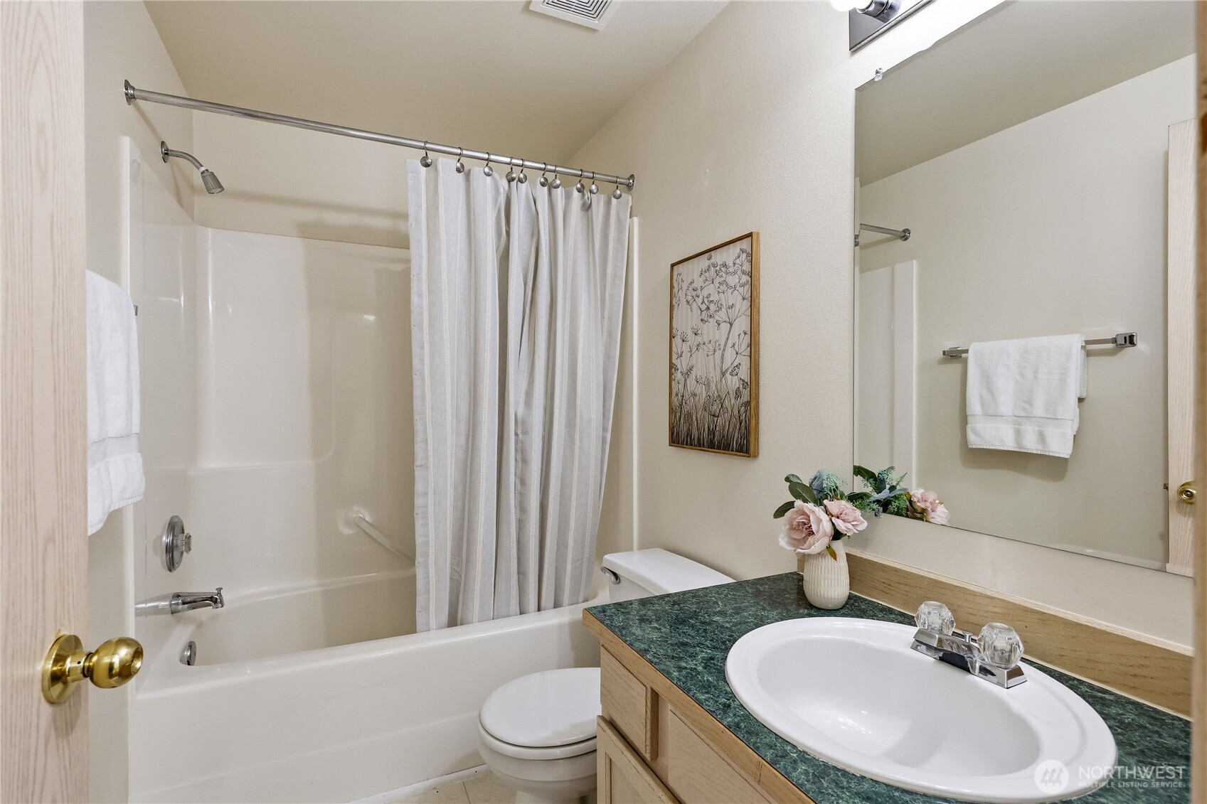368 NW Grandstand Street , Bremerton, WA 98311