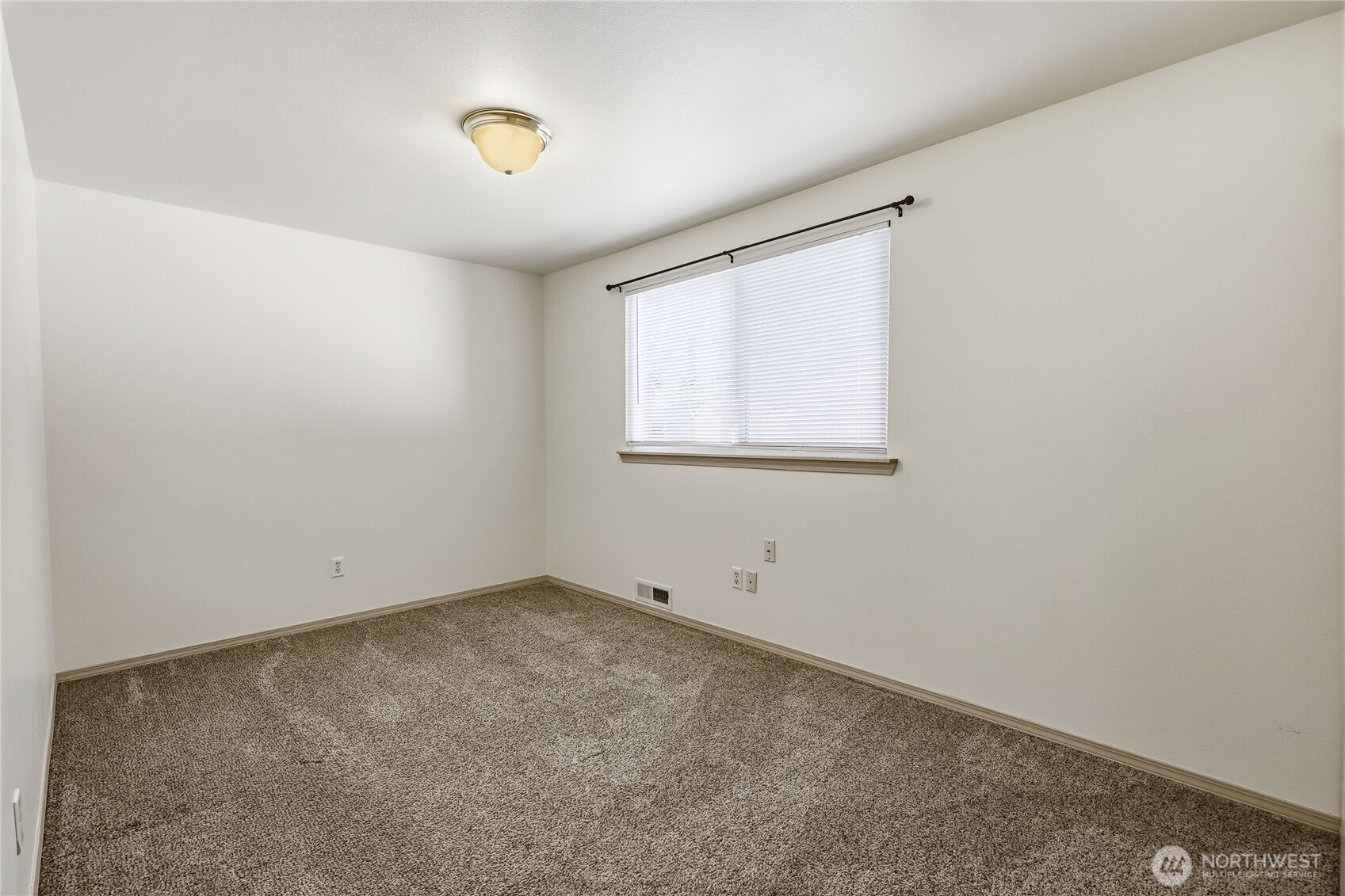 368 NW Grandstand Street , Bremerton, WA 98311