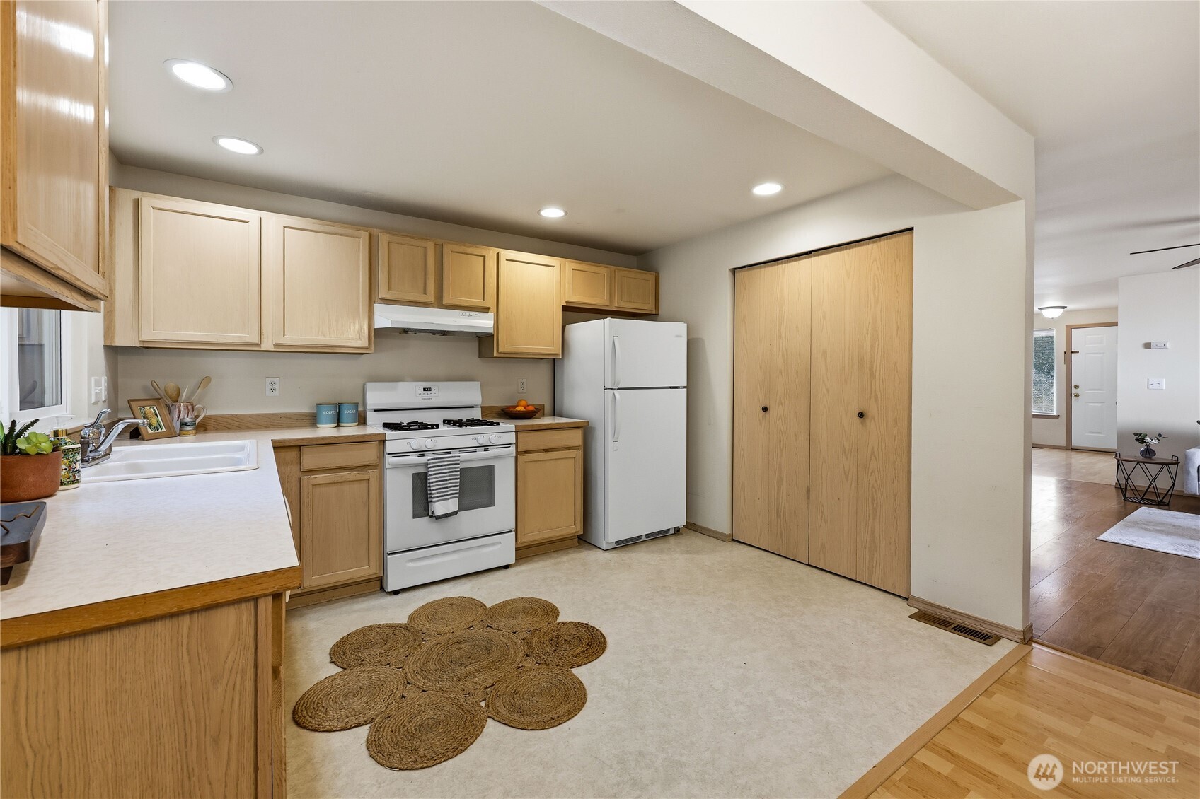 368 NW Grandstand Street , Bremerton, WA 98311