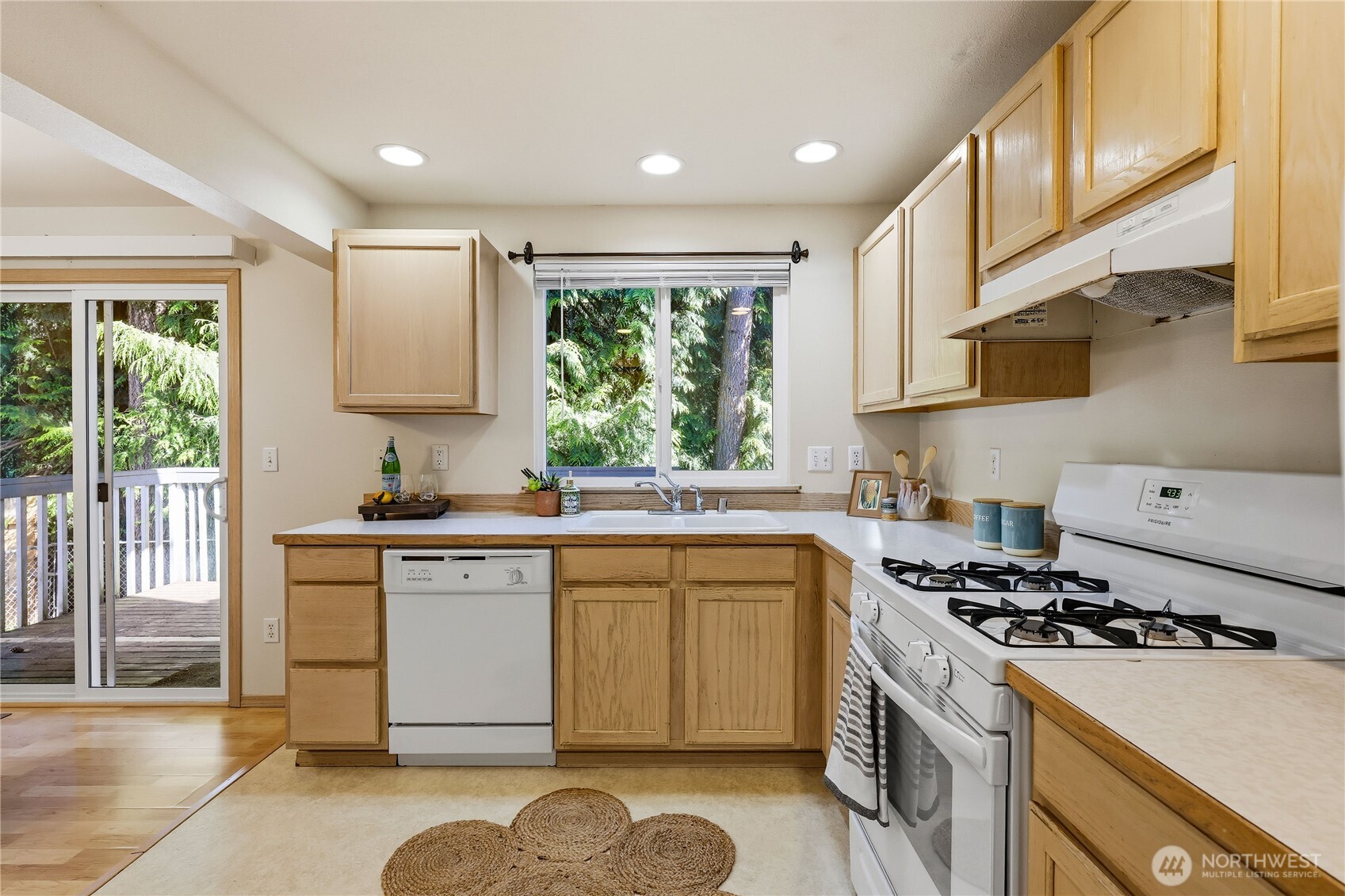 368 NW Grandstand Street , Bremerton, WA 98311