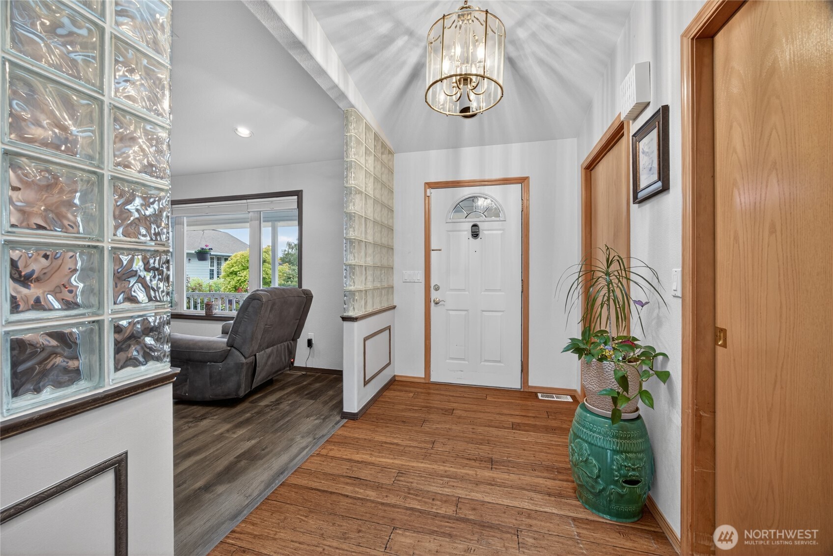 654 E Oak Tree Circle , Sequim, WA 98382