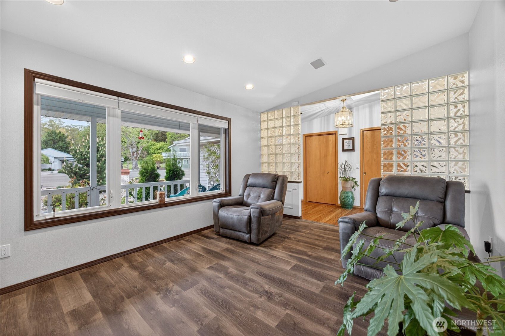 654 E Oak Tree Circle , Sequim, WA 98382