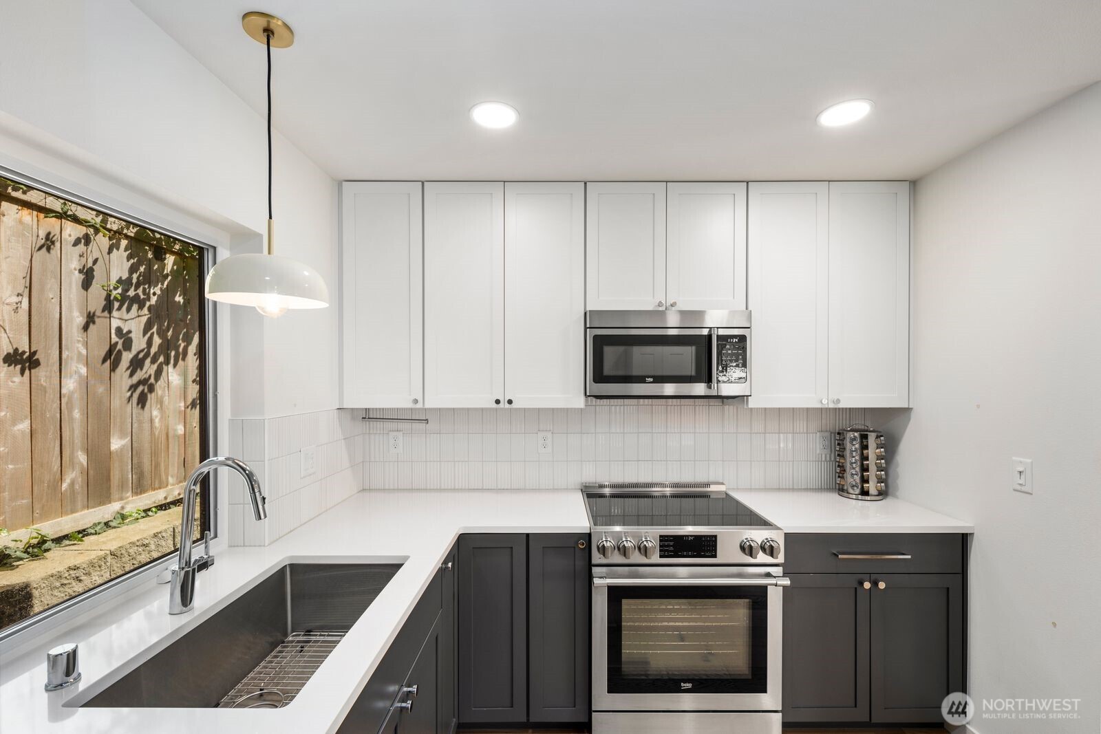 4028 5th Avenue NE, Seattle, WA 98105