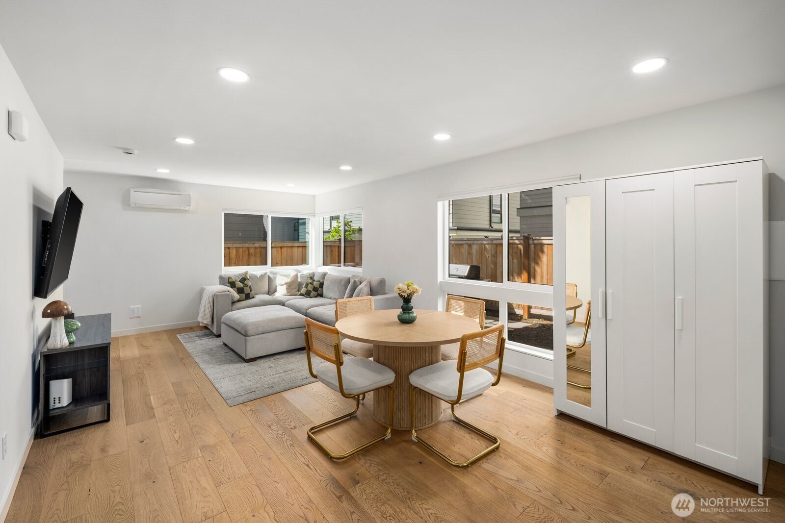 4028 5th Avenue NE, Seattle, WA 98105