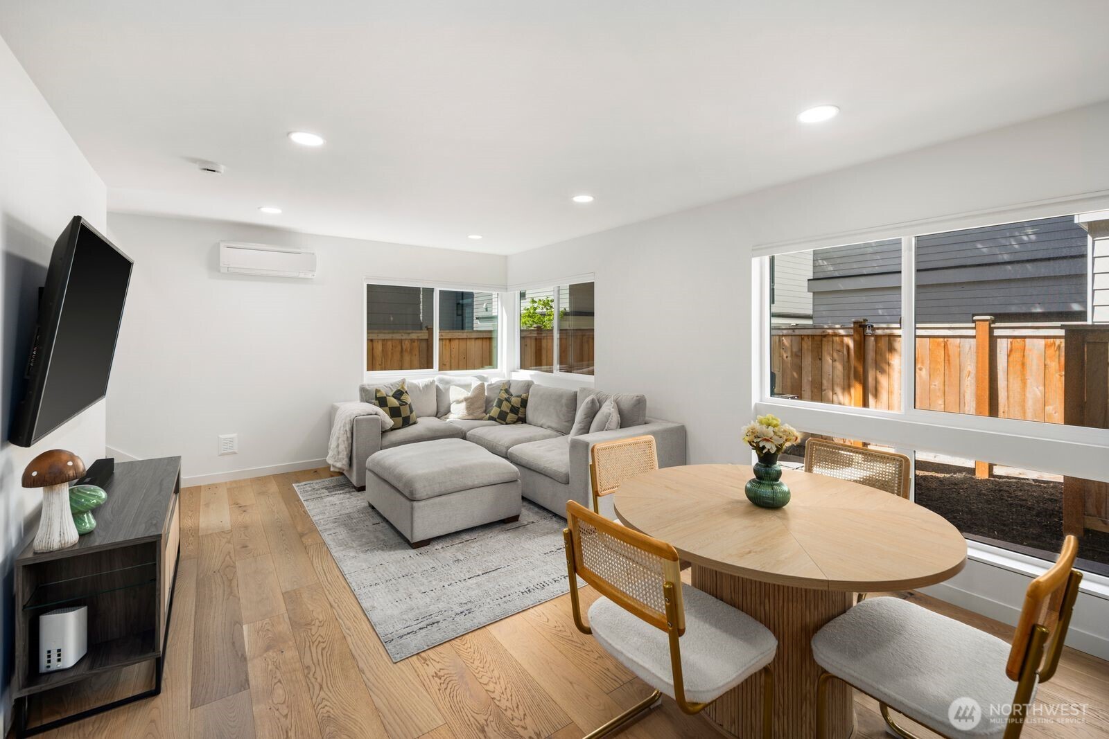 4028 5th Avenue NE, Seattle, WA 98105