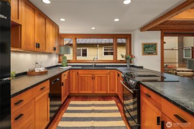 2339 Fairview Avenue E #L, Seattle, WA 98102 - Photo 11