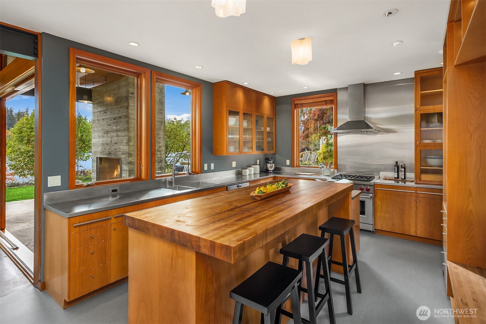 10403 NE Seaborn Road , Bainbridge Island, WA 98110-3173
