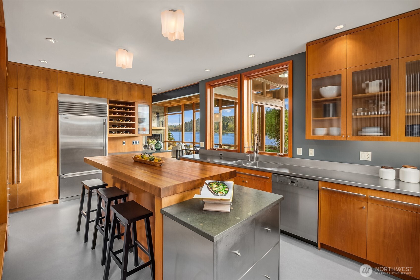 10403 NE Seaborn Road , Bainbridge Island, WA 98110-3173