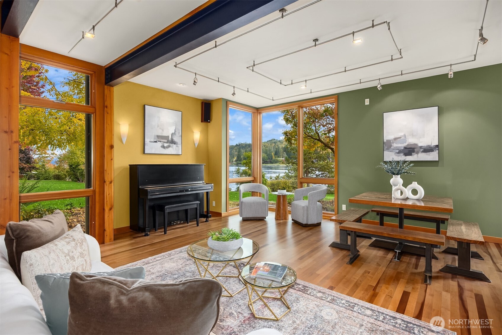 10403 NE Seaborn Road , Bainbridge Island, WA 98110-3173